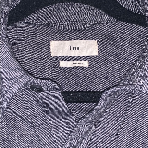 Aritzia TNA Button Down - Picture 2 of 6